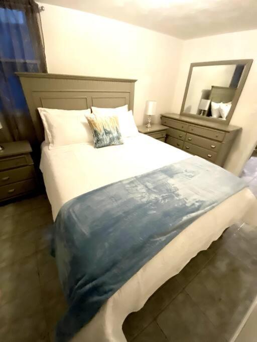 Glorious Suite Near Downtown With Washer/Dryer Gloucester Kültér fotó